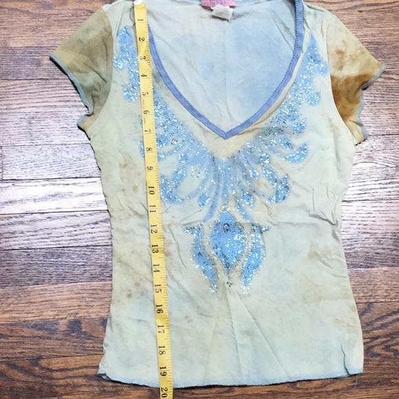 Beige and Blue Sparkly V-neck Top - Picture 4 of 9